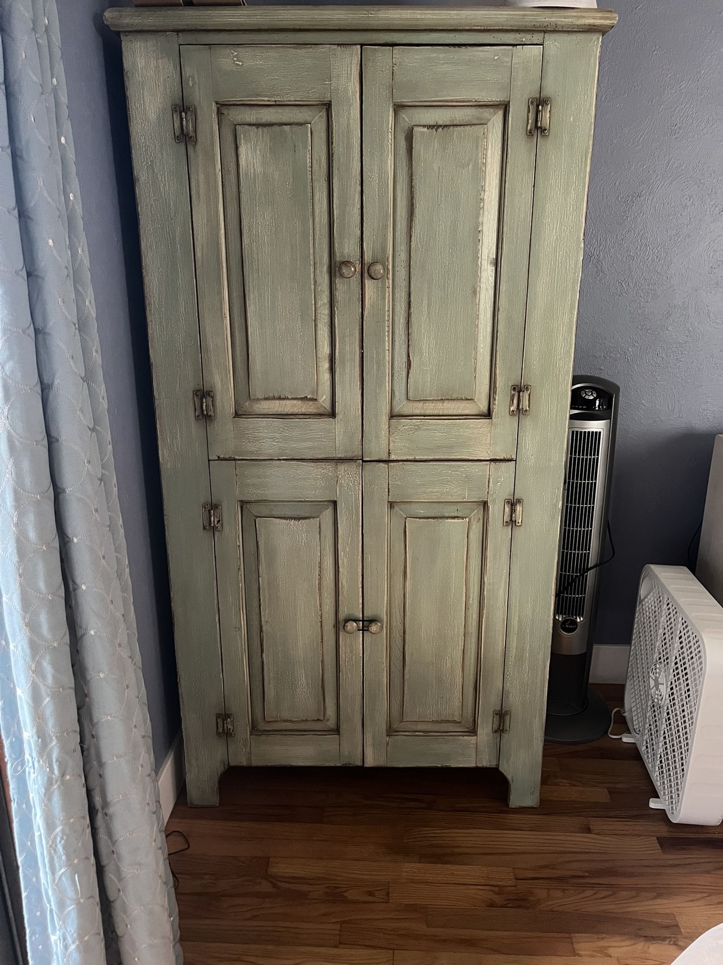 Blue / Green Wardrobe