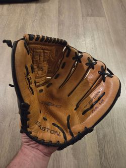 Easton Rebel 12" Youth Glove $35