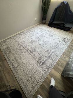 7.5’ x 10’ Rug – Great Condition (Costco)