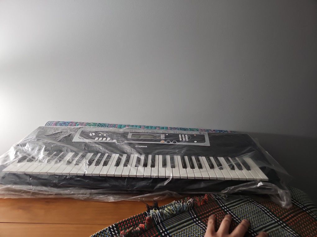 Yamaha Ypt210 Keyboard 61 Key