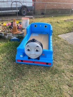Thomas the train bed