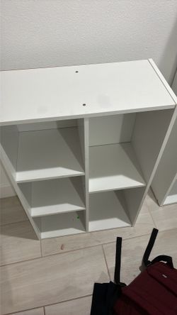 White cubic shelf (free)