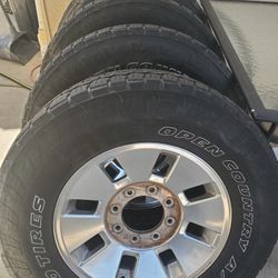 Ford Wheels 18" With Lug Nuts And Hub Caps 
