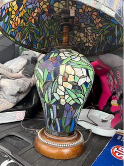 Tiffany style stained glass lamp
