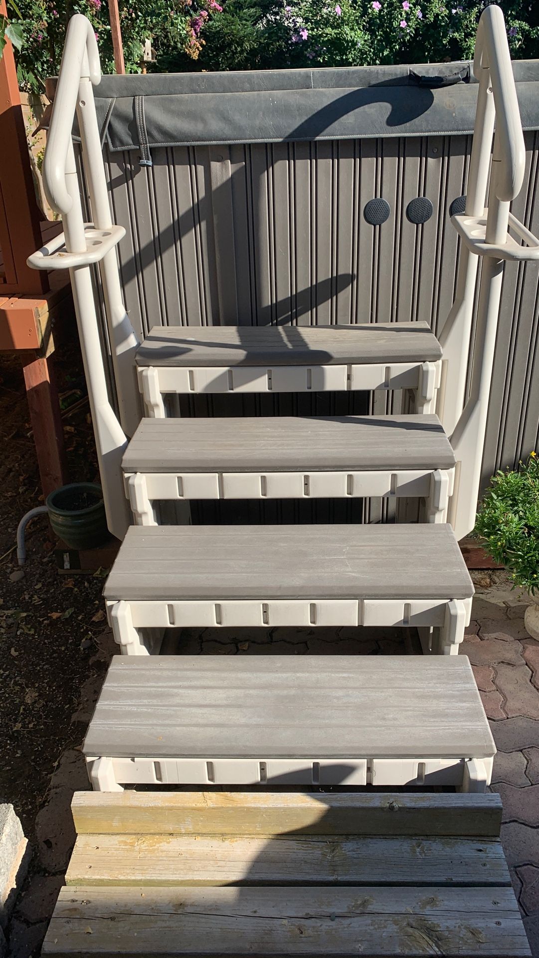 Above ground pool stairs