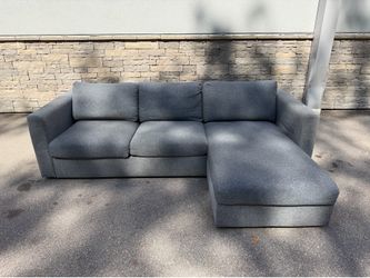 Gray sectional sofa w storage chaise