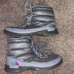 The North Face Size 9  Used Boots Asis Powered By Primaloft Asking $10.00