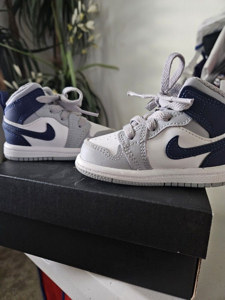 Jordan 1 MID (BABY SHOES)