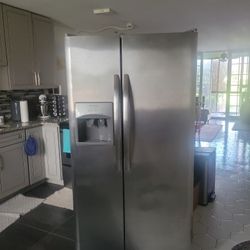 Frigidaire Refrigerator 