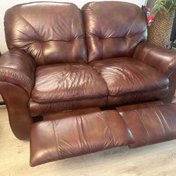 La Z Boy Loveseat Recliner (manual, not electric)