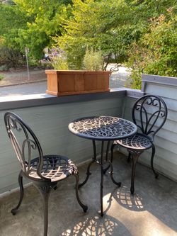 Black Bistro Set- table ànd 2 chairs
