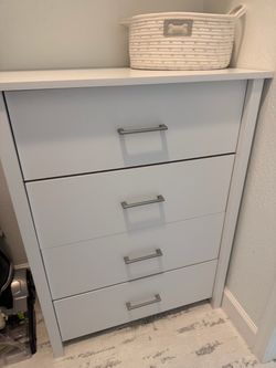 White 4 drawer bedroom chest