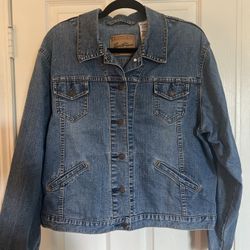 Women’s Lee Dark denim jacket Has inside pocket