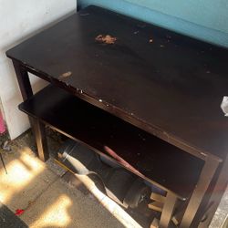 Dinning Room Table And 2 Benches 