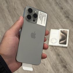 iPhone 15 Pro Max UNLOCKED - 256GB - Natural Titanium