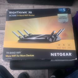 Nighthawk X6 Tri-band AC3200 WiFi Router 