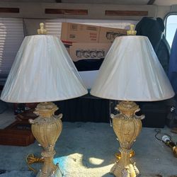 REALLY NICE LOOKING SET UP LAMPS  GREAT CONDITION WORK PERFECT 