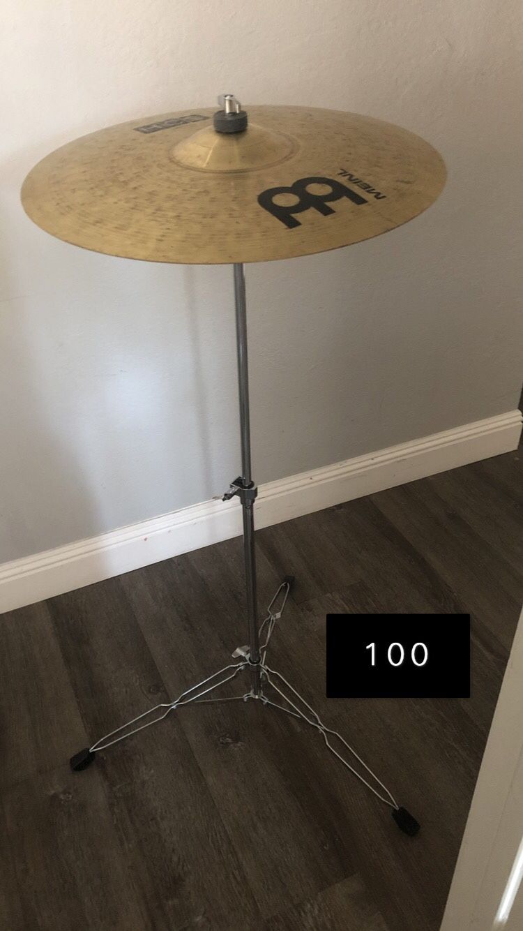 Cymbal with stand/ Platillo con Stand