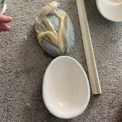 Ceramic Trinkets Egg -chipped 