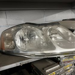 2000 Avalon the right headlight