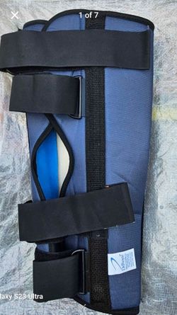 DeRoyal KNEE BRACE Excellent Condition - Is valued over $100,  It's yours for $20