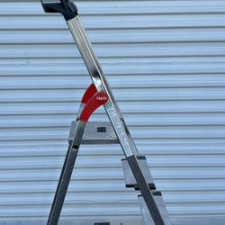 Hailo 5.28-Feet ( 9.35-Feet Reach Height ) Aluminum Type IA 330lbs. Load Capacity Platform ladder