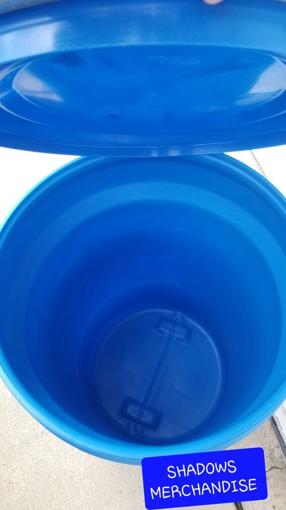 Barrels 30 US gallons With Seal On Lids And Locking Metal. Rings This Locks And , all clean.... Price is per barrel Selling 1 Or Multiples
Delivery