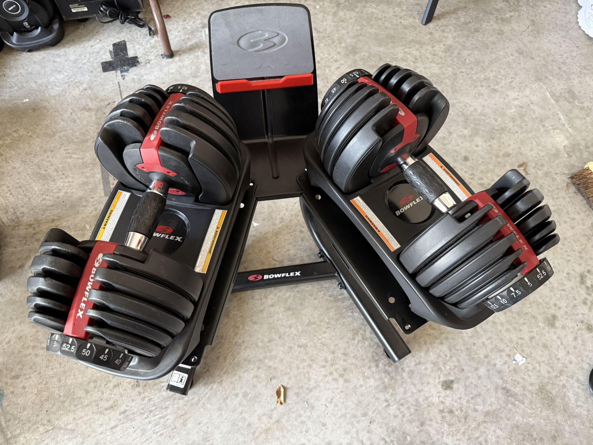 n Bowflex 552 Adjustable Dumbbells With Stand