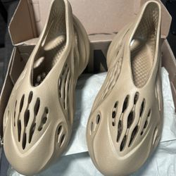 Yeezy Foam RNNR Size 7  Womens Ochre