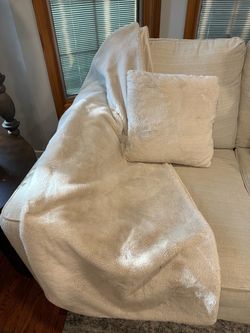 Cream Faux Fur Throw Blanket and Pillow Set Blanket 50x60 Pillow 18x18