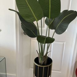 Pretty Artificial Plant With Planter! Brand New