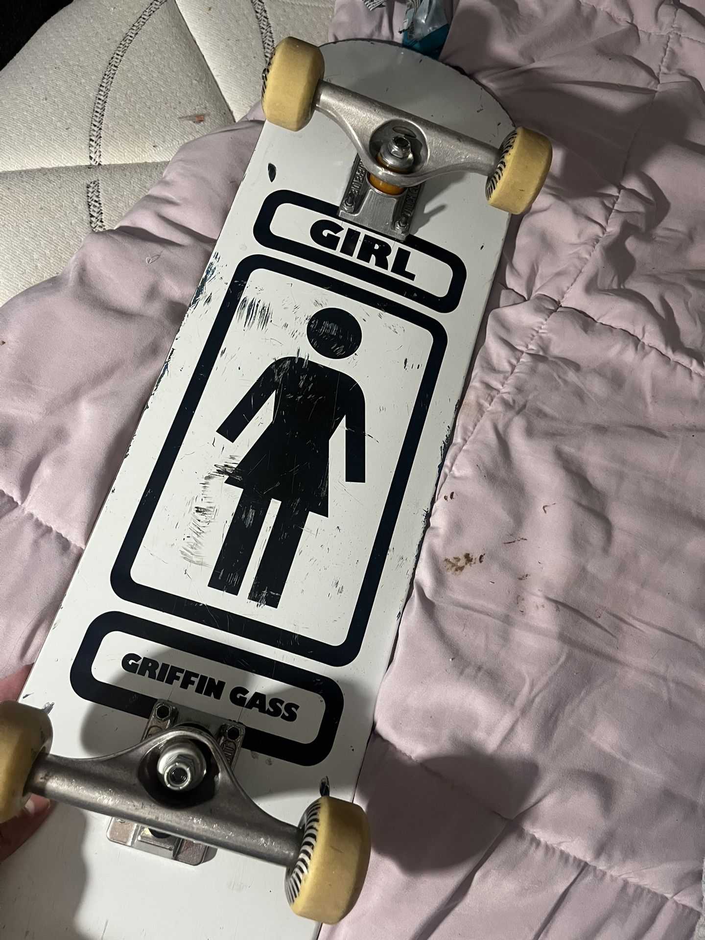 GIRL SKATEBOARD SETUP