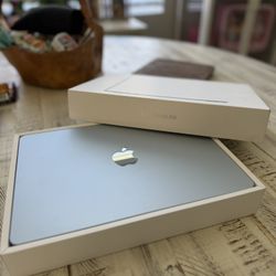 13 In MacBook Air 2025 M4 (Brand New)!