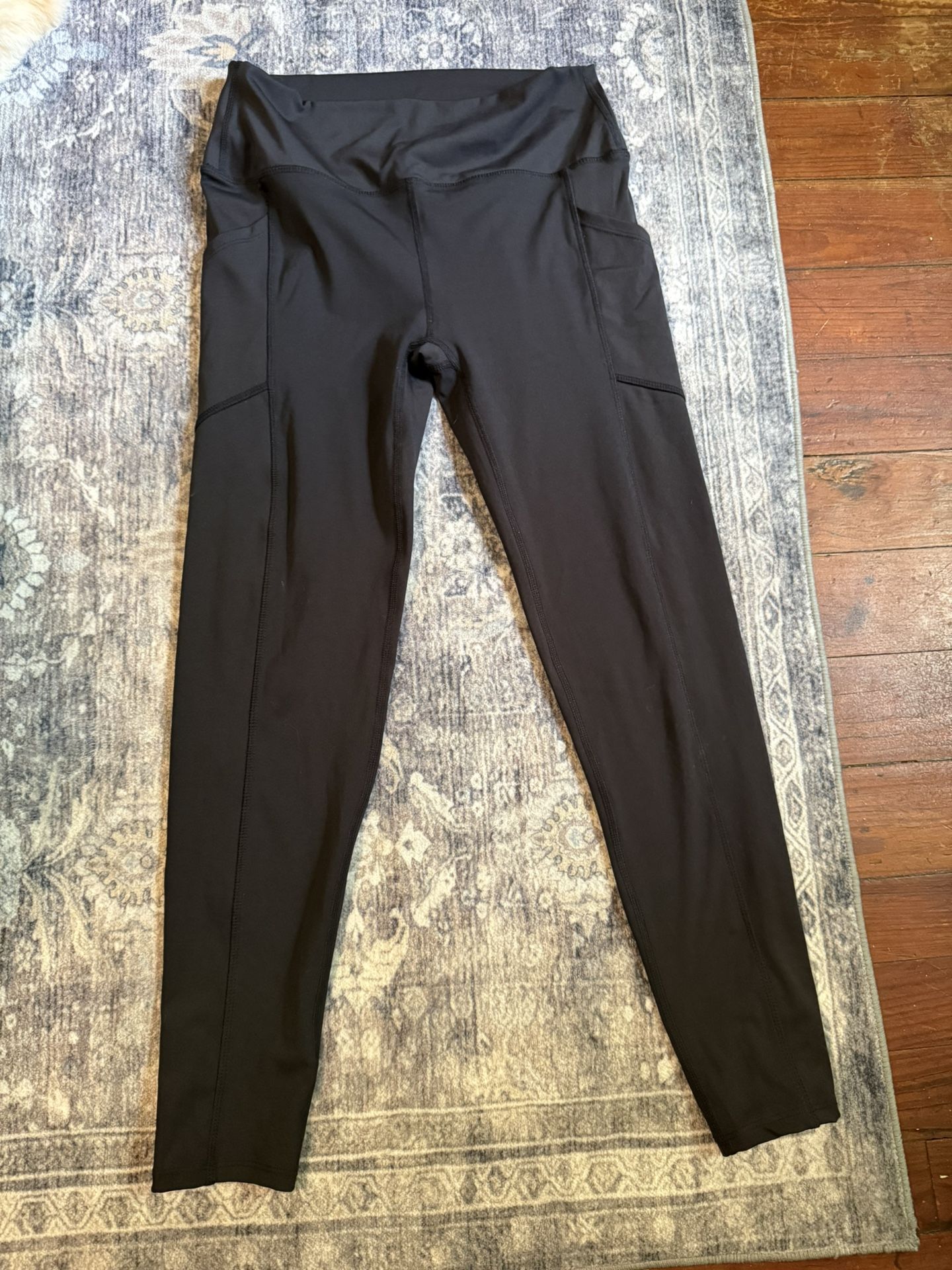 Worn Once ZENANA Black High Compression Leggings With Seaming Details And Pockets Size XL