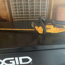 DeWALT 20V Hedge Trimmer