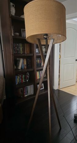 Tripod lamp