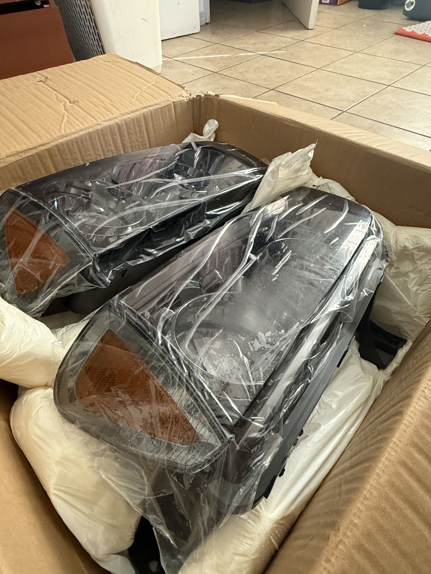 Brand New Headlights For Dodge Charger 2006-2010