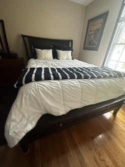 QUEEN SLEIGH BED WITH LOW PROFILE STORAGE FOOTBOARD