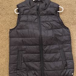 Black puffer vest size large excellent condition!