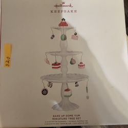 Hallmark Keepsake Bake Up Some Yum Miniature Tree Set