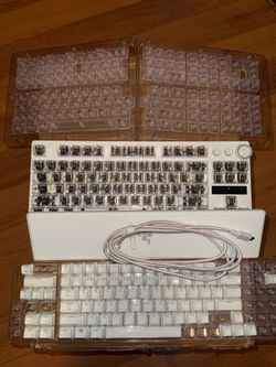 Razer Huntsman v3 TKL keyboard with extra keycap sets
