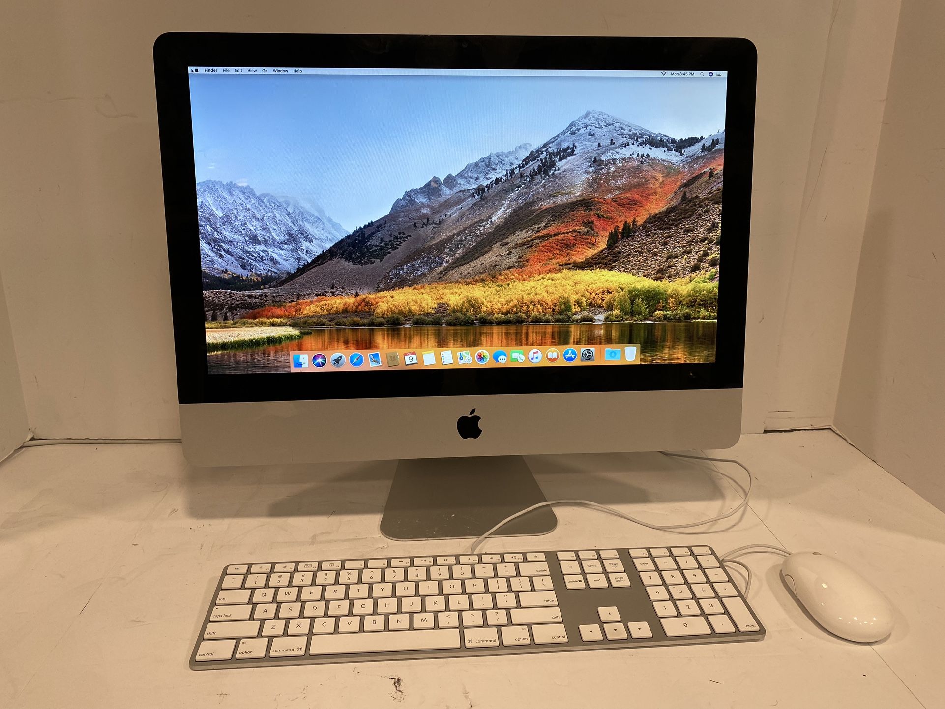 iMac 21.5”, mid 2010, 3.6 GHz, Intel Core i3, 4 GB RAM, 500 GB