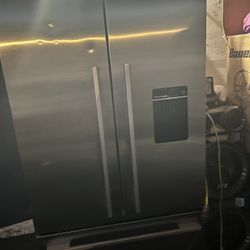 Like New Refrigerator