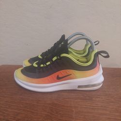 Nike Air Max Axis Premium Athletic Running Shoes 
Boy's Size 3Y