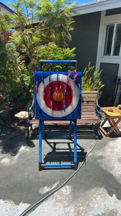 Axe throwing game