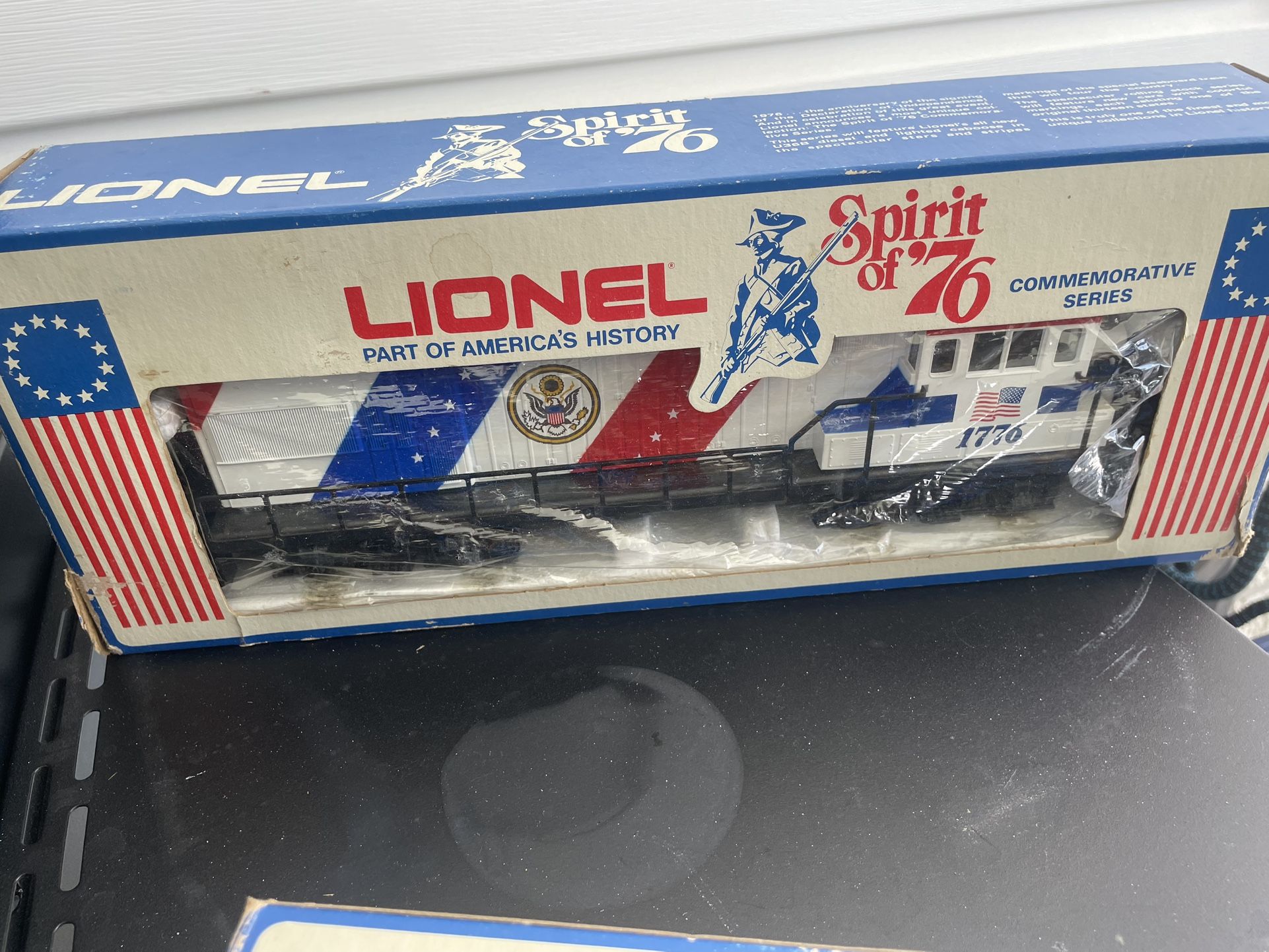 Lionel train SPIRIT OF 76 BICENTENNIAL (Set Of 15)