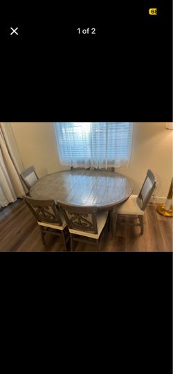Beautiful Solid Wood Dining Table Set – 6 Chairs – Excellent Condition