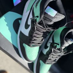 Jordan 1 retro high OG green glow