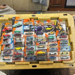 MATCHBOX A LOT OF 36 CARS GOOD CARDS
