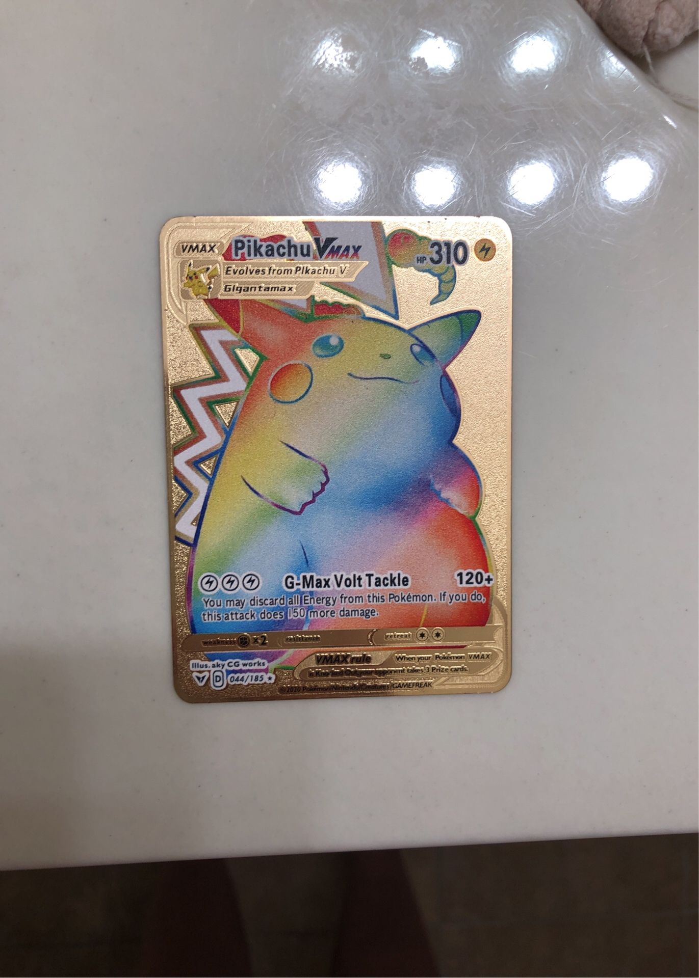 Pikachu VMAX Rainbow Shiny Gold Foil Pokemon Card 044/185 HP 310